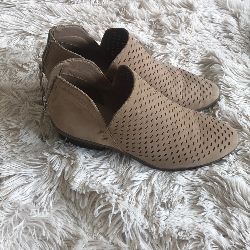 Reaction Kenneth Cole perforated leather bootie